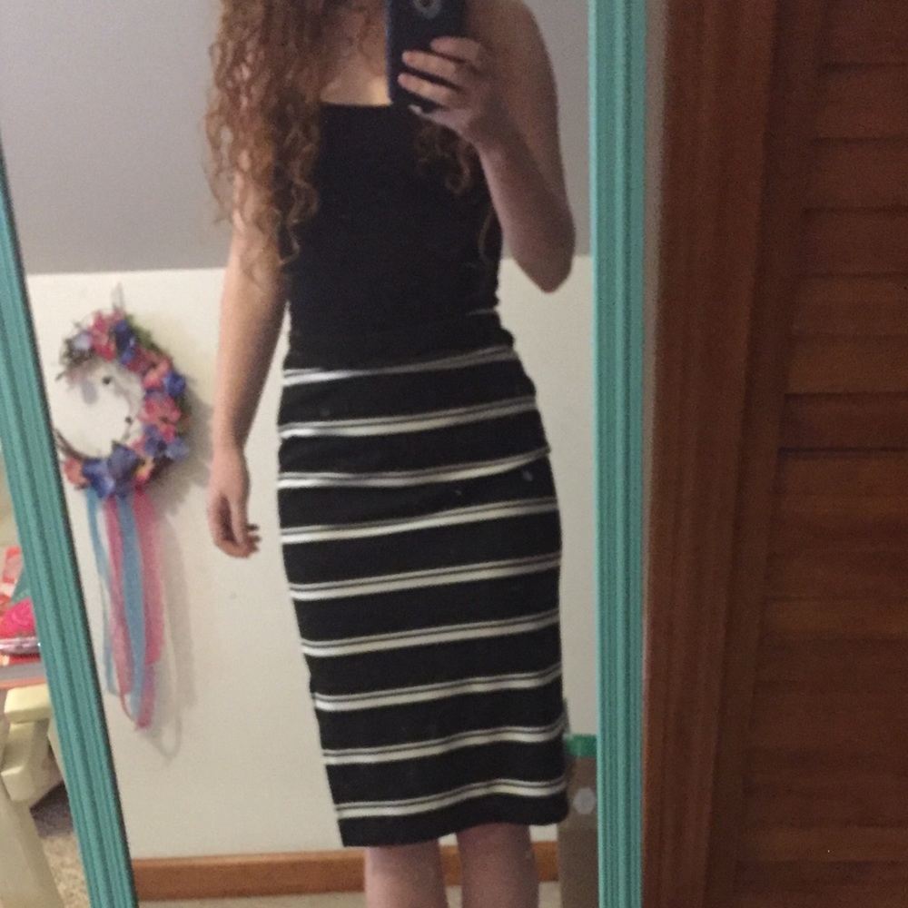 Black striped pencil skirt